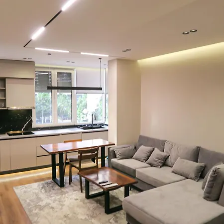 Luxury 2 Bedroom *
