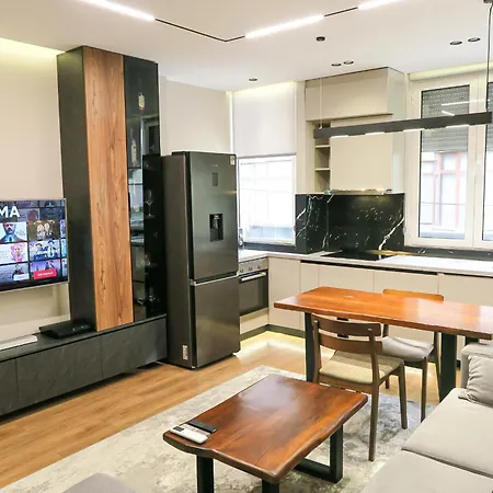 Luxury 2 Bedroom *