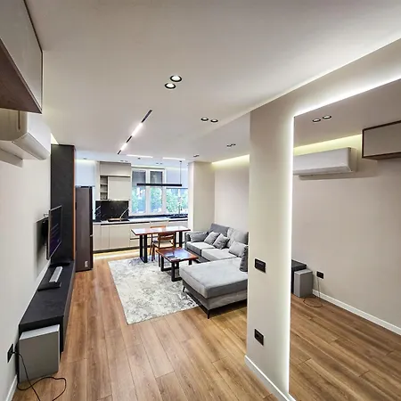 Luxury 2 Bedroom *