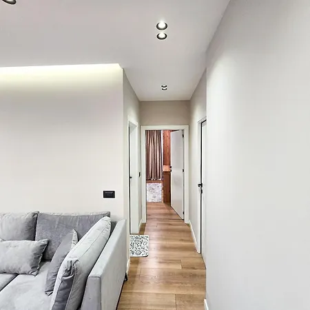 Luxury 2 Bedroom Apartment *
