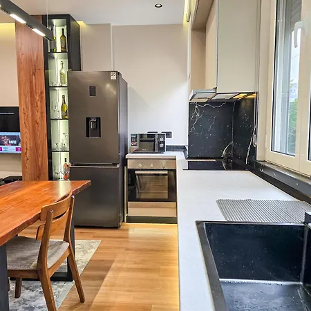 Urban21 Luxury 2 Bedroom 아파트 티라나